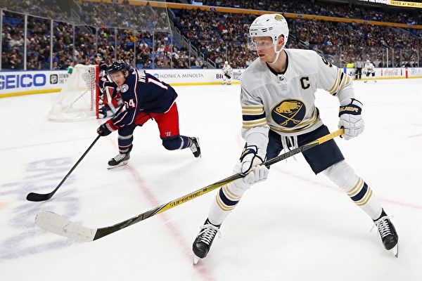 山东泰山推出官方授权球星卡，每盒售价698元