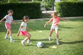 英超受大雪影响多场比赛延期