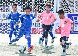 记者：多家豪门有意荷甲19岁中场斯密特，后者被标价2200万镑