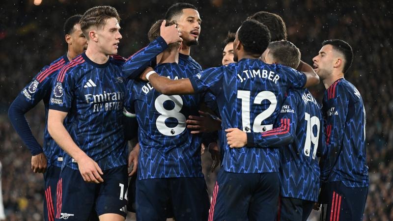 - 场均数据：＊＊27.0分＊＊，＊＊13.0篮板＊＊，2.5助攻，1.3盖